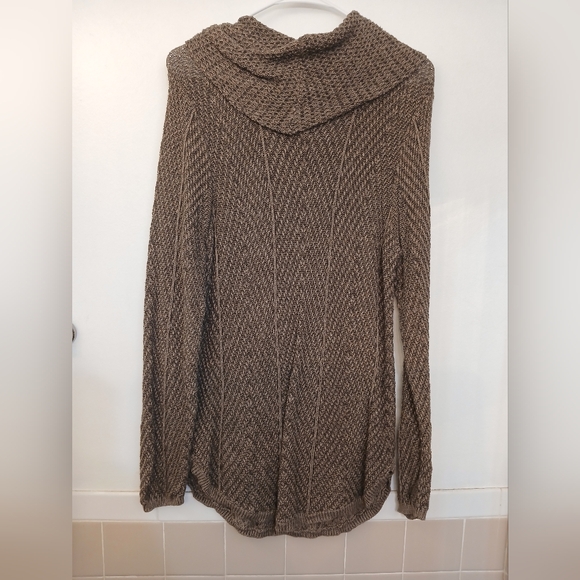 Sweater - Picture 2 of 3